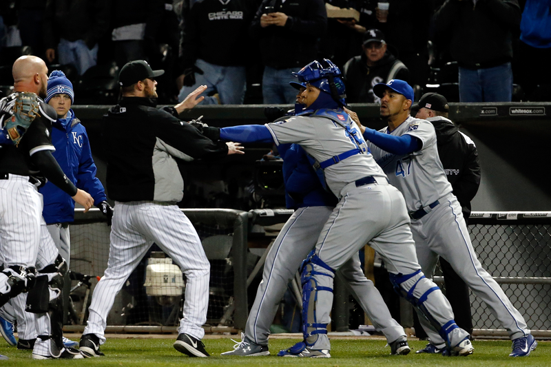 Illustration for article titled Last Night's White Sox-Royals Brawl Was A Photographer's Delight